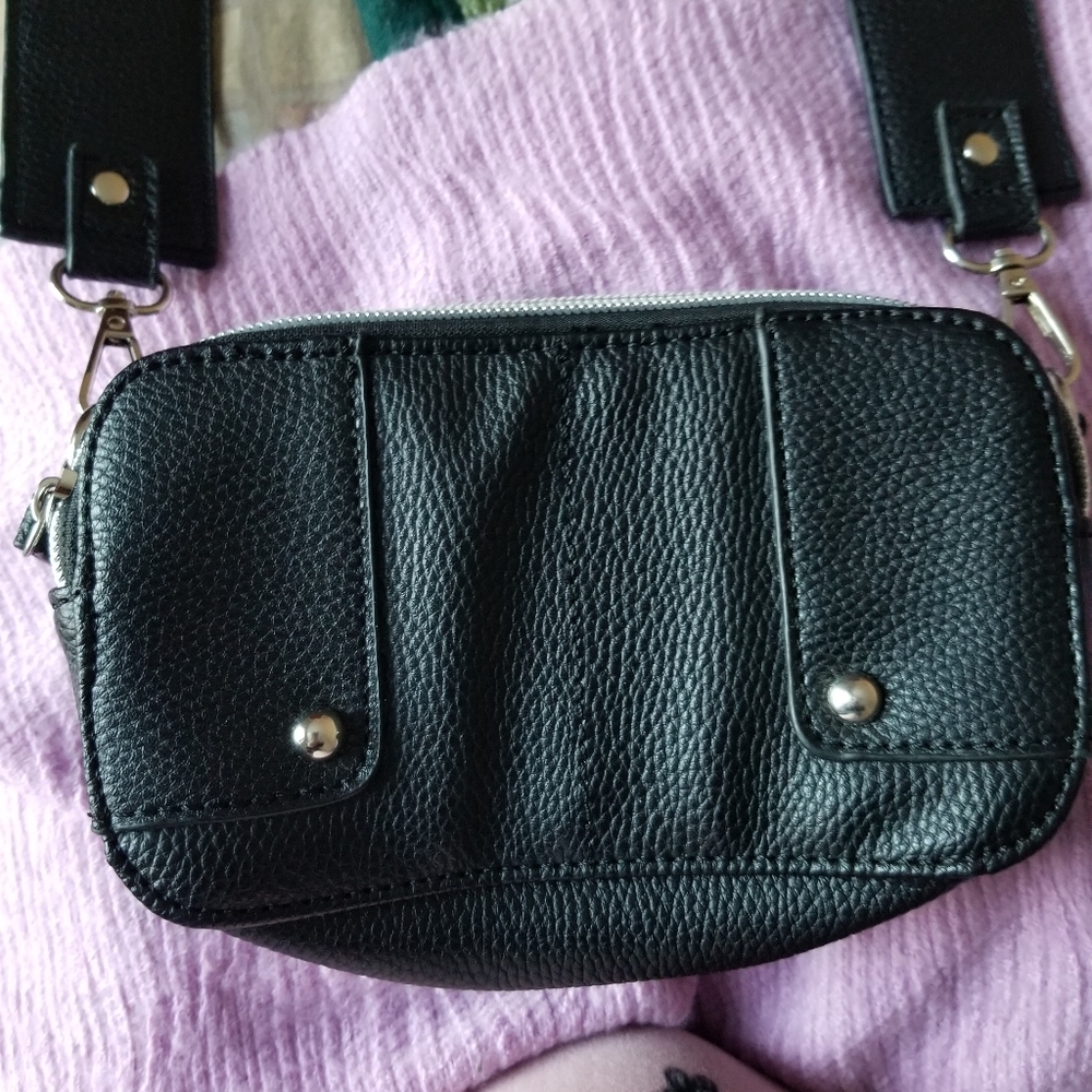 A handbag - Picture 2 of 3